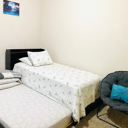 Beautiful 2 Bedroom 1 Bath Apartment With Private Garage Anchorage Kültér fotó