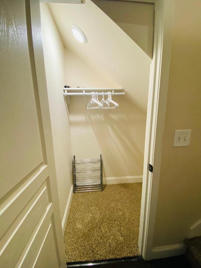 Beautiful 2 Bedroom 1 Bath Apartment With Private Garage Anchorage Kültér fotó