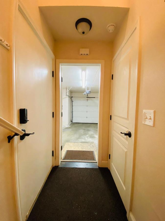 Beautiful 2 Bedroom 1 Bath Apartment With Private Garage Anchorage Kültér fotó