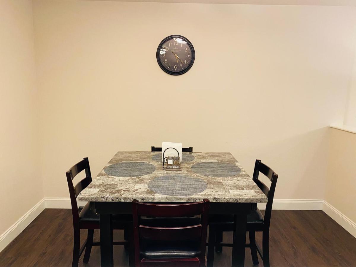 Beautiful 2 Bedroom 1 Bath Apartment With Private Garage Anchorage Kültér fotó